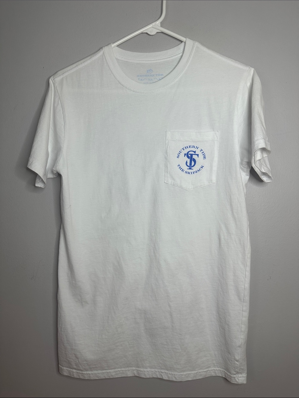 Southern Tide White Pocket Tee with Blue Chest Emblem size XS